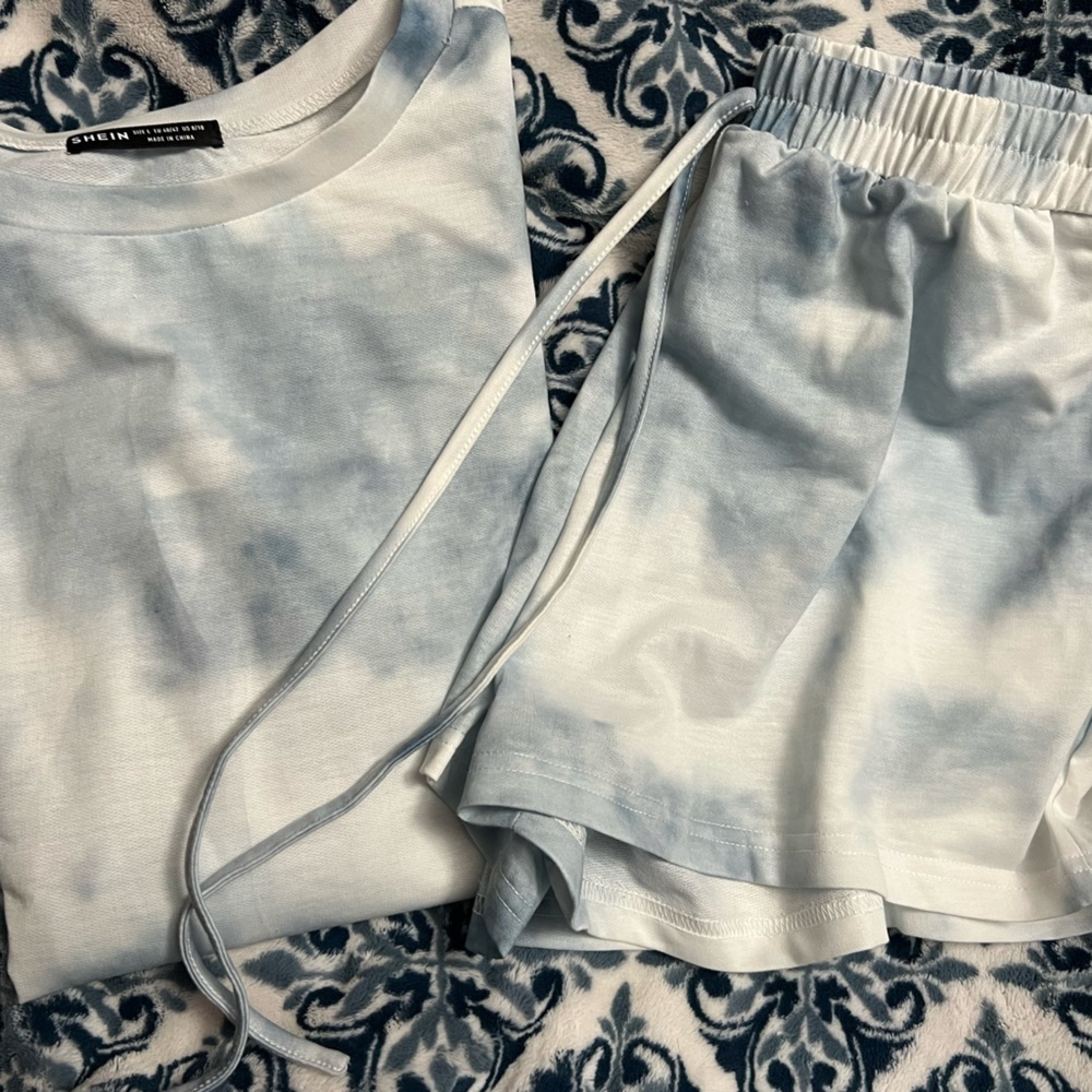 Shein Sz L Women’s Tye Dye Pajama Set Blue and White Shorts Long Sleeve Shirt